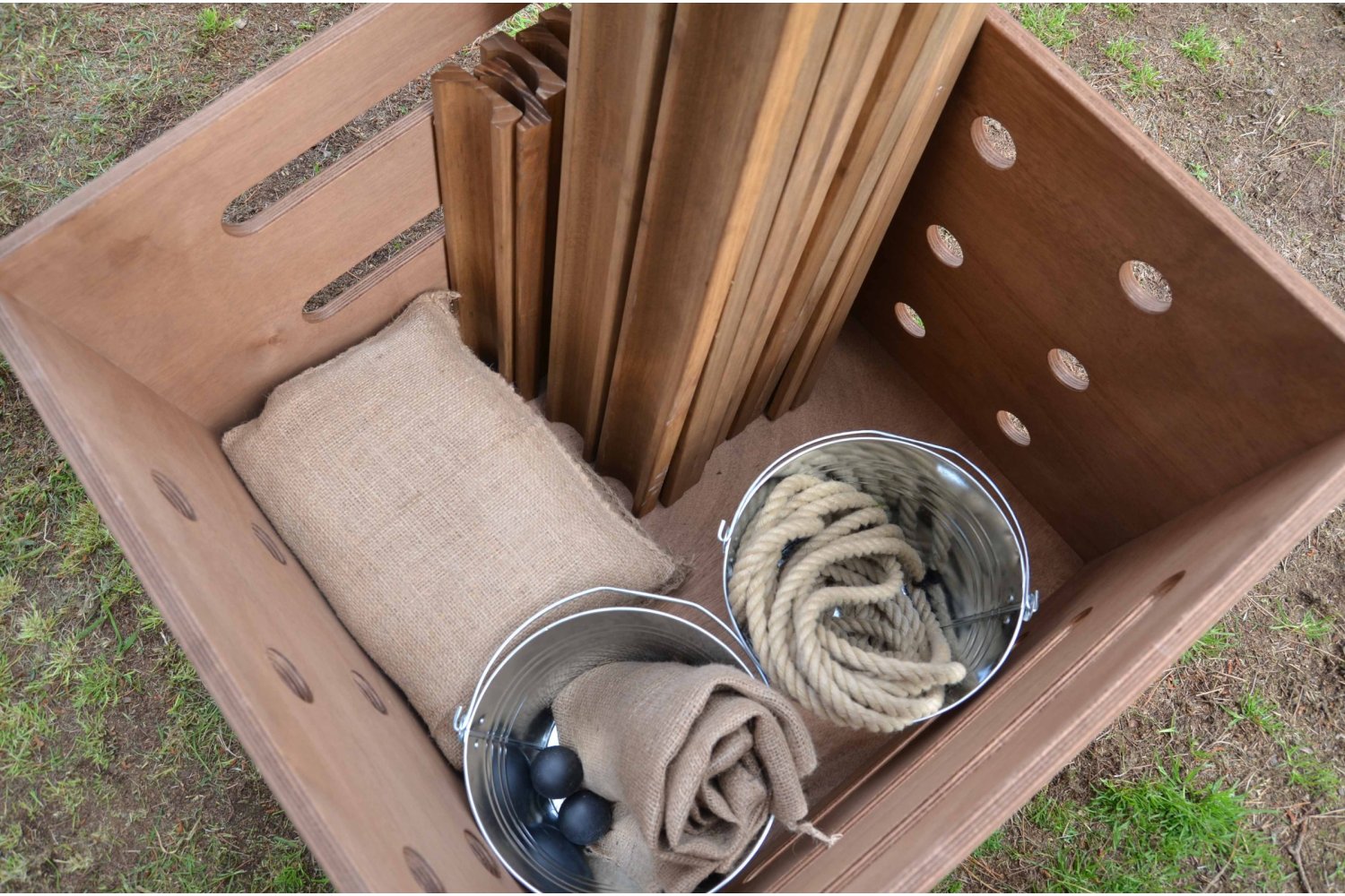 Storage bin with side details 65 Piece loose parts, Ball Run Package primary school and kindergarten 